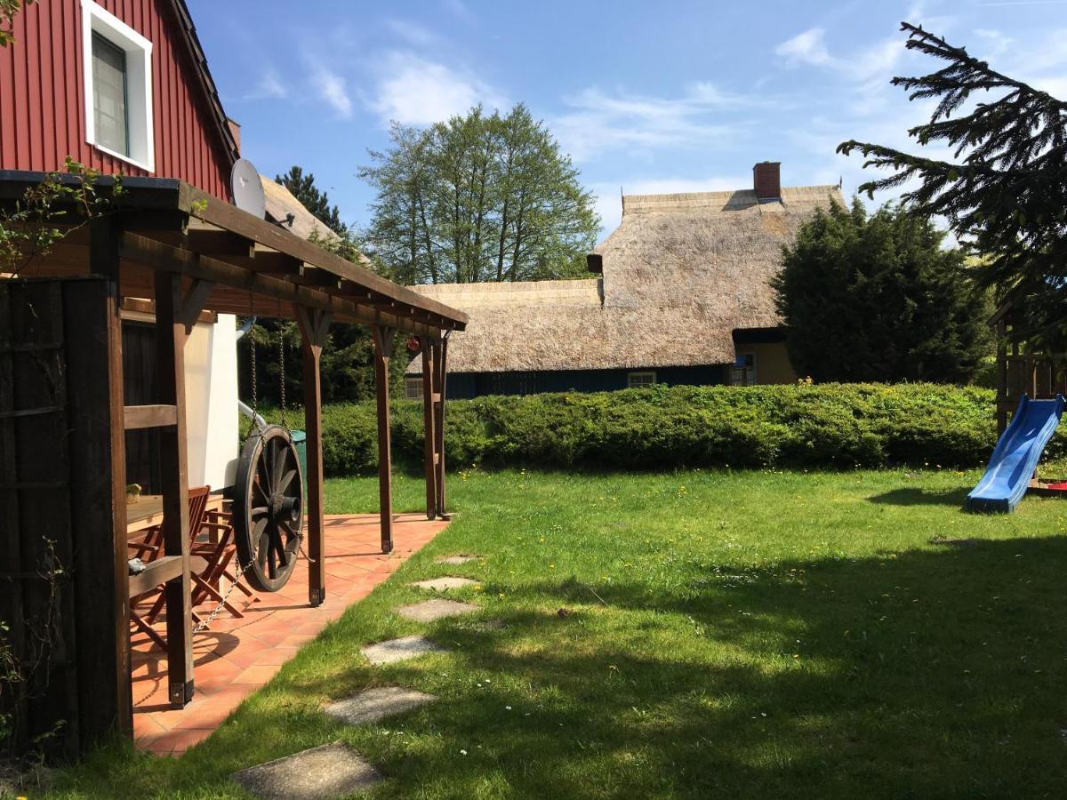 Trollhus - Grosses Familienfreundliches Ferienhaus 博恩 外观 照片