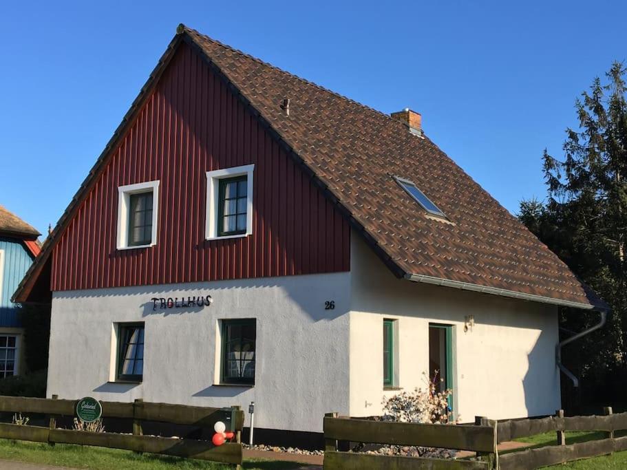 Trollhus - Grosses Familienfreundliches Ferienhaus 博恩 外观 照片
