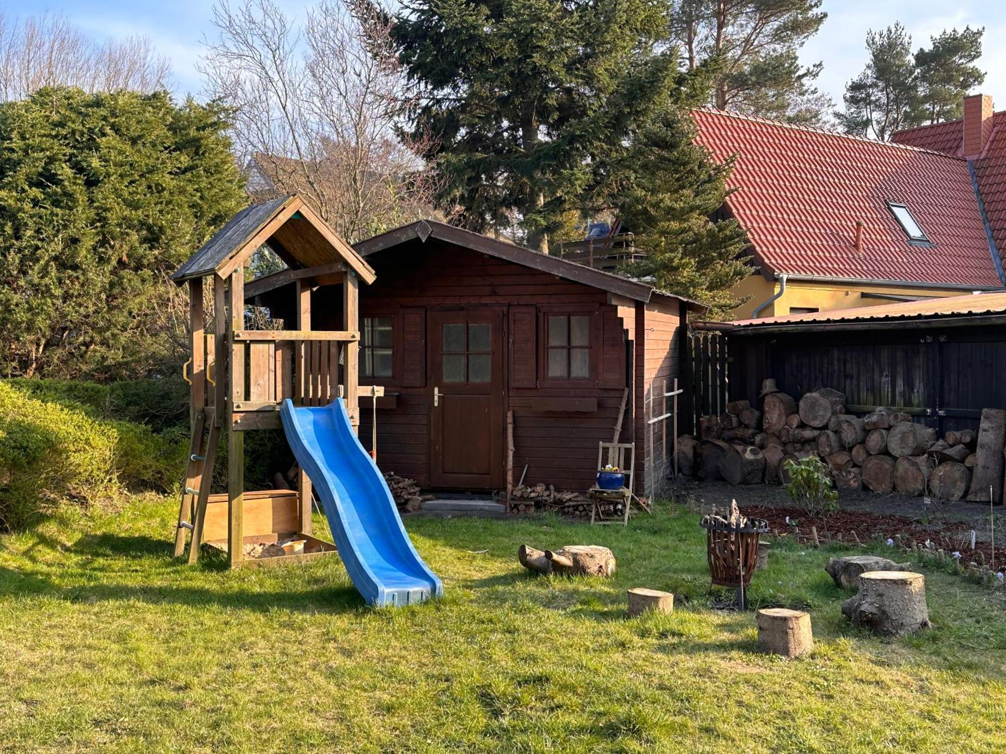Trollhus - Grosses Familienfreundliches Ferienhaus 博恩 外观 照片